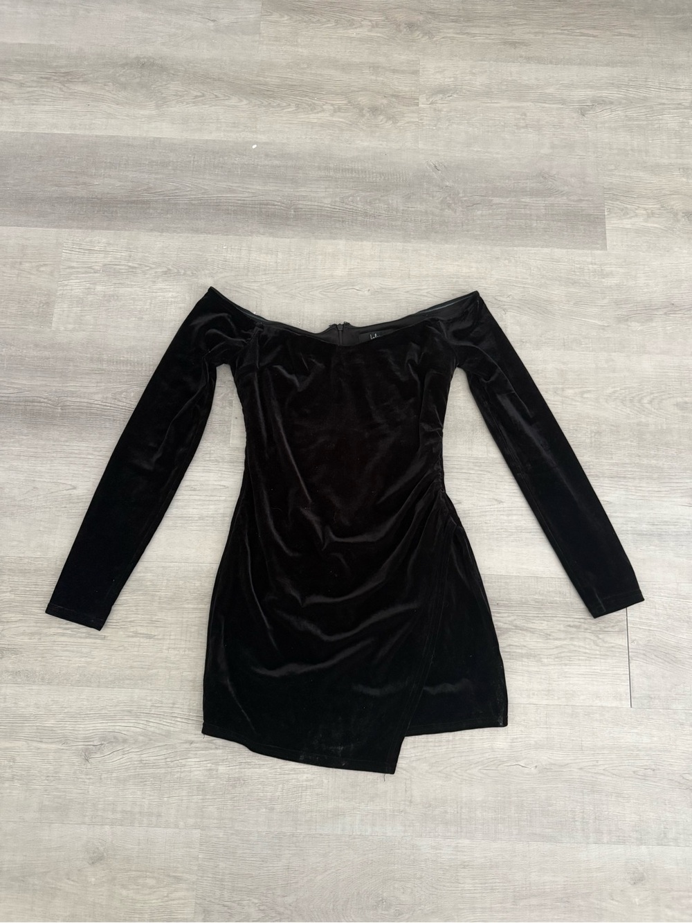 Lulu's Black Velvet Off-Shoulder Long-Sleeve Mini Dress